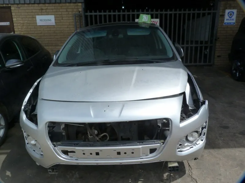 2014 Peugeot 3008 10DY view 2