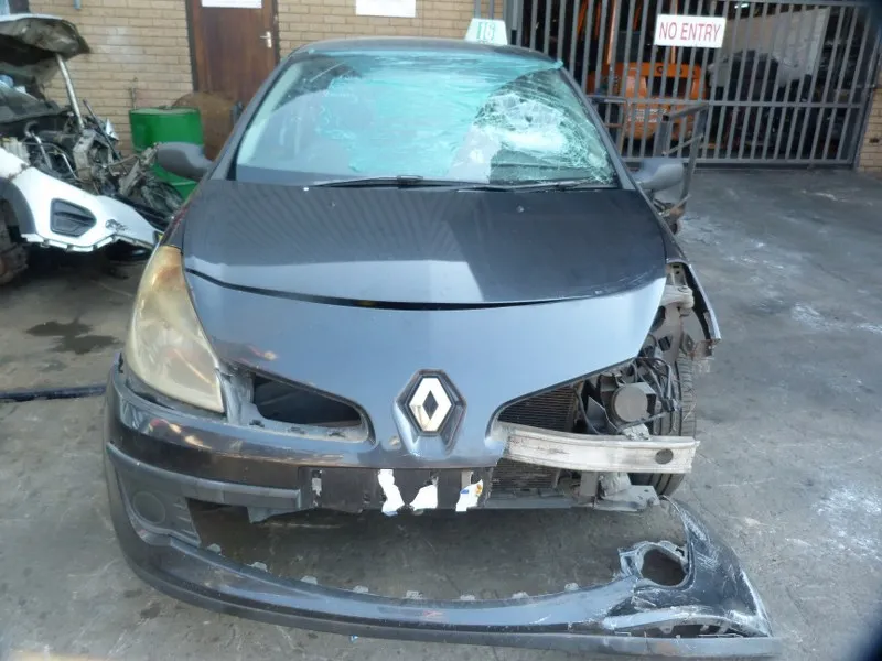 2006 Renault Clio K4J view 2