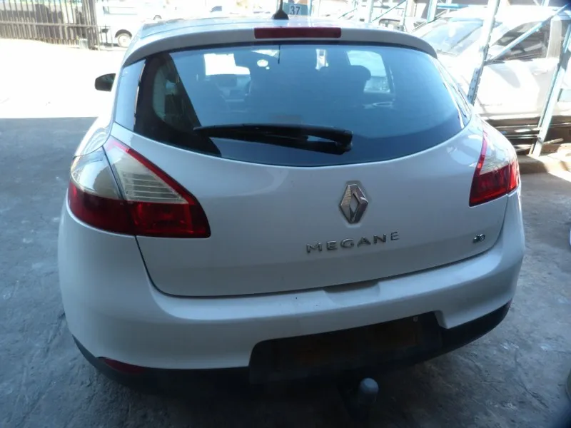 2010 Renault Megane F9QP view 3