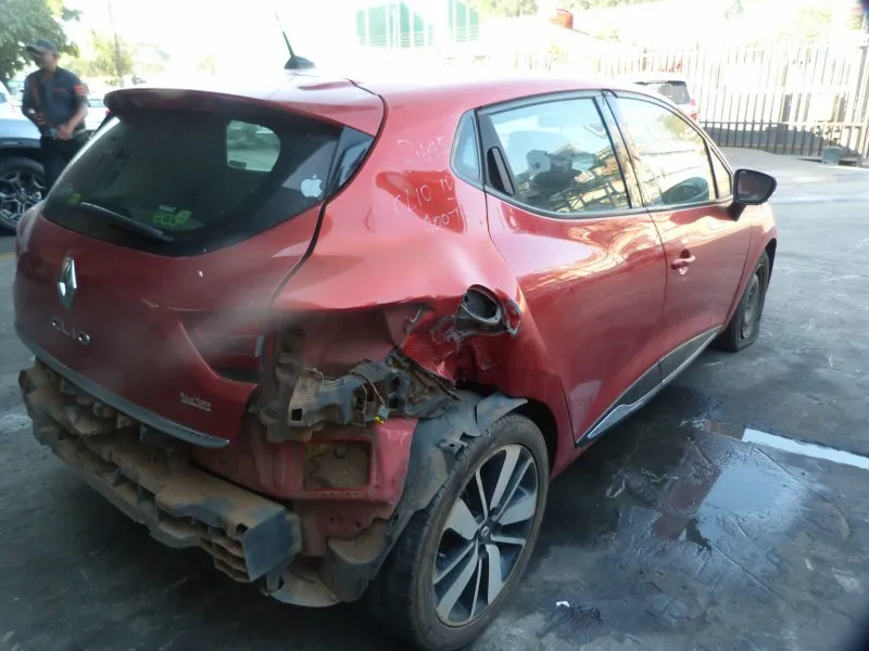 2013 Renault Clio  view 9