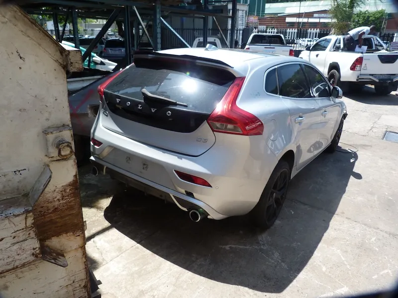 2014 Volvo V40 D5204T view 5
