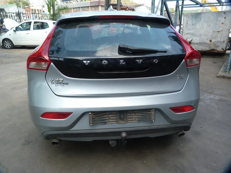 2012 Volvo V40 B4164T view 3