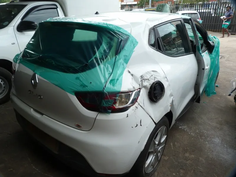 2015 Renault Clio  view 8