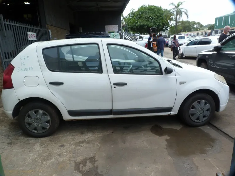 2010 Renault Sandero K7M view 4