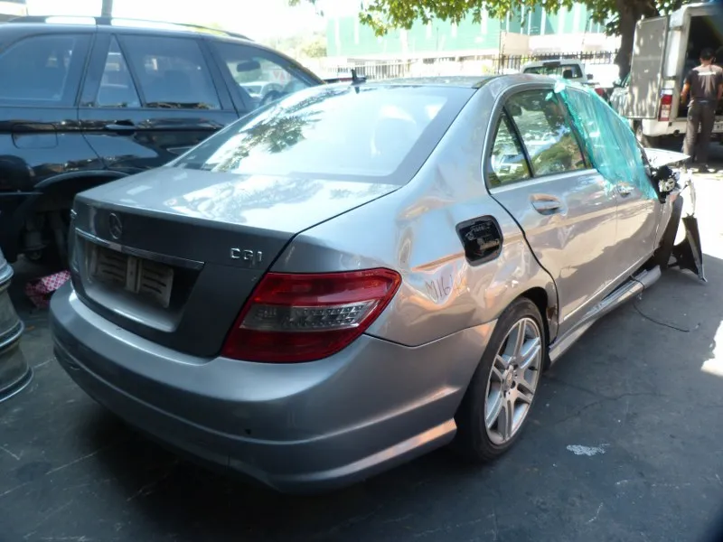 2011 Mercedes-Benz C-Class 2718 view 6