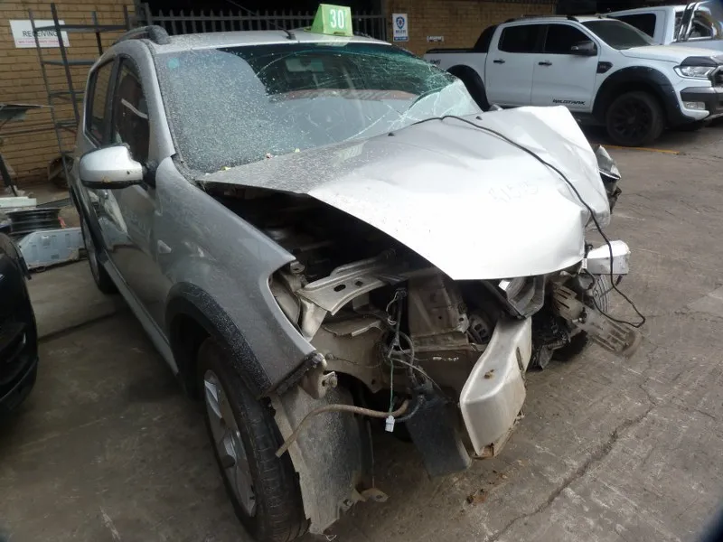 2012 Renault Sandero K7M view 3