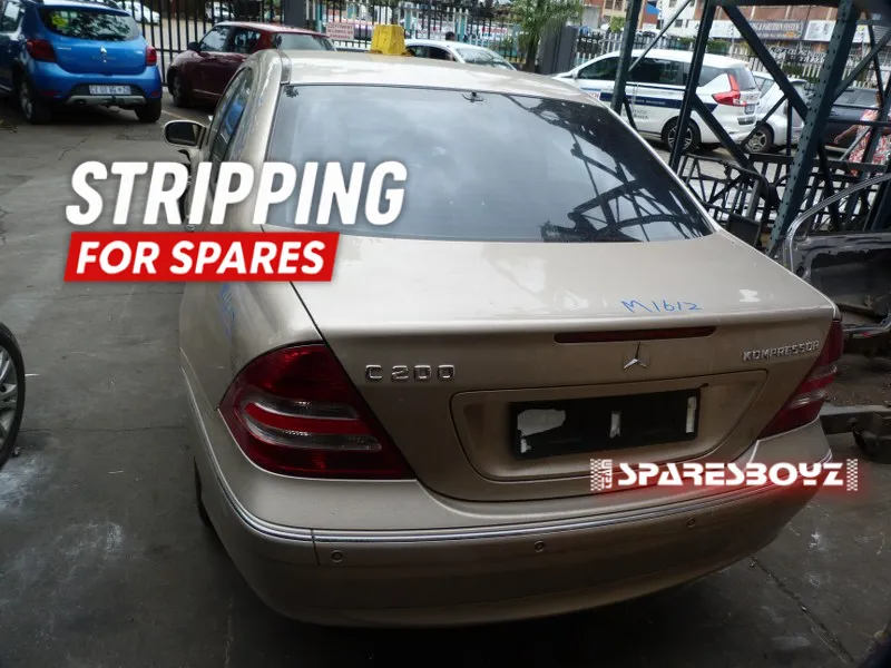 2005 Mercedes-Benz C-Class 271 view 4