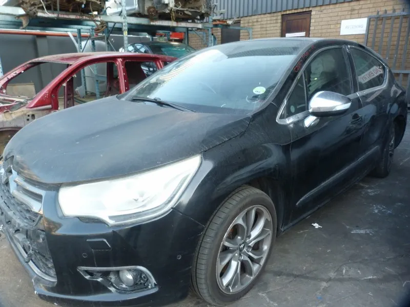 2011 Citroën DS4 10FK view 4