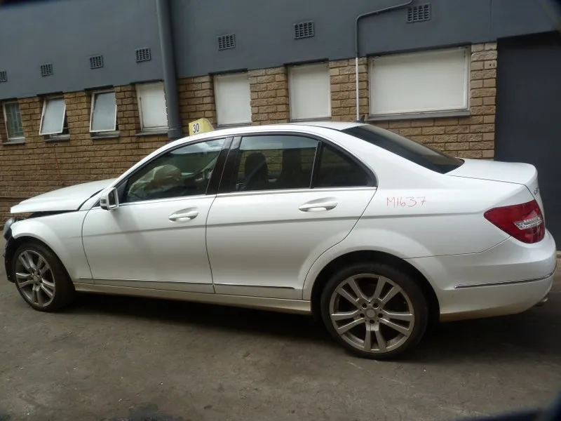 2013 Mercedes-Benz C-Class 642 view 5