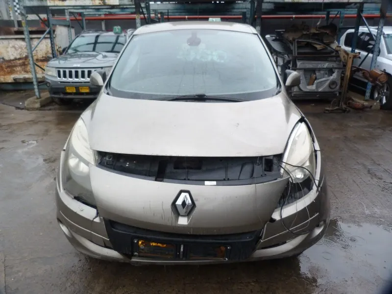 2010 Renault Scenic K4M view 2