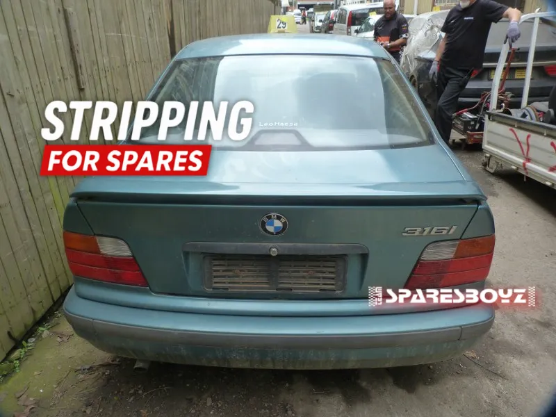 1995 BMW 3 Series view 2