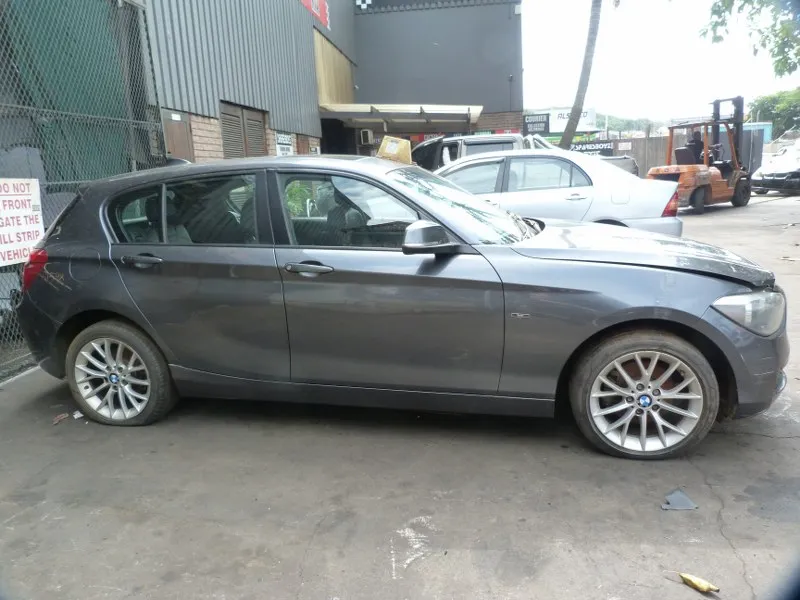 2011 BMW 1 Series N13 view 4