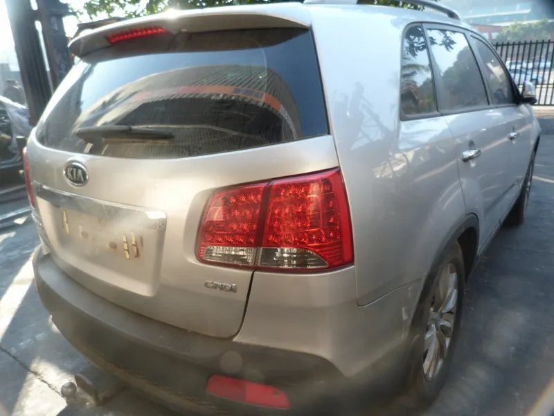 2011 Kia Sorento G4HB view 6