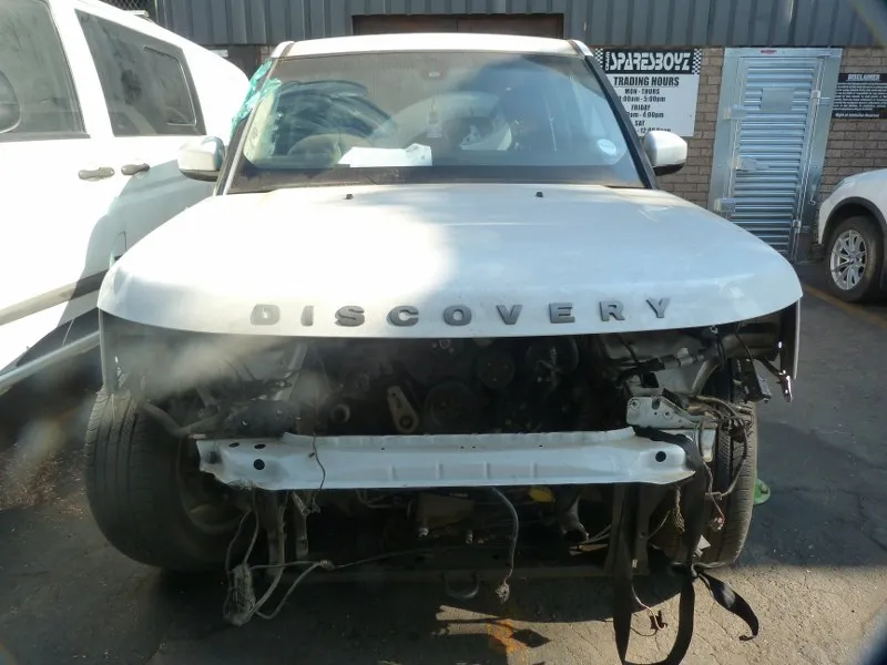 2016 Land Rover Discovery 4  view 2