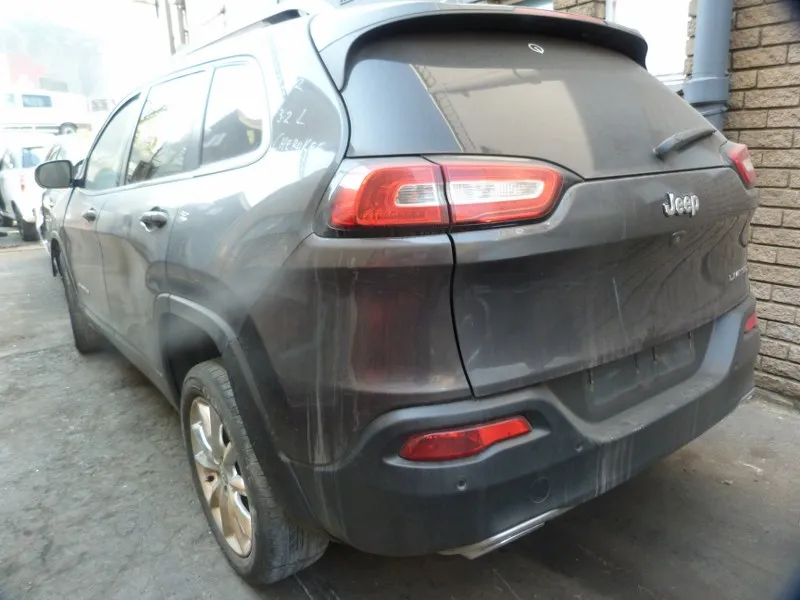 2016 Jeep Cherokee thumbnail 4