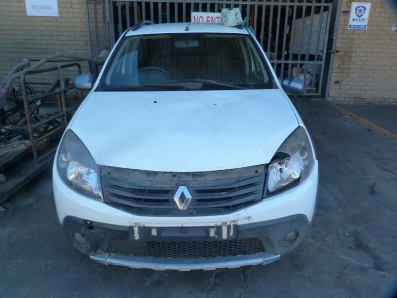 2011 Renault Sandero K7M view 2