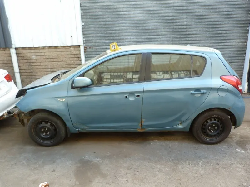 2010 Hyundai i20 G4FA view 4