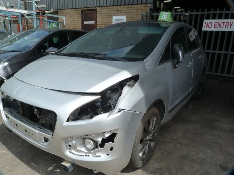 2014 Peugeot 3008 10DY view 4
