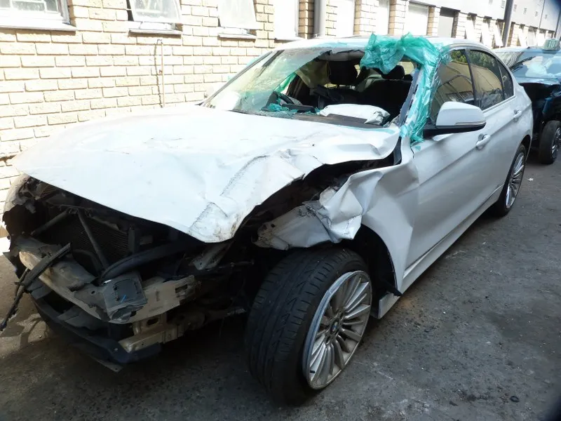 2012 BMW 3 Series N47N view 3