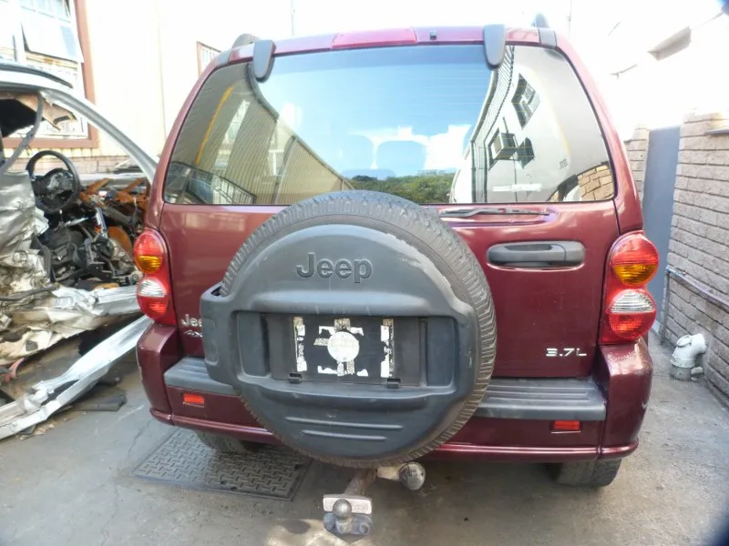 2003 Jeep Cherokee  view 3