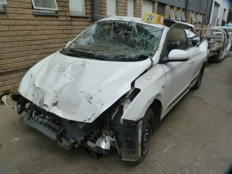 2015 Hyundai i20 G4LA view 3