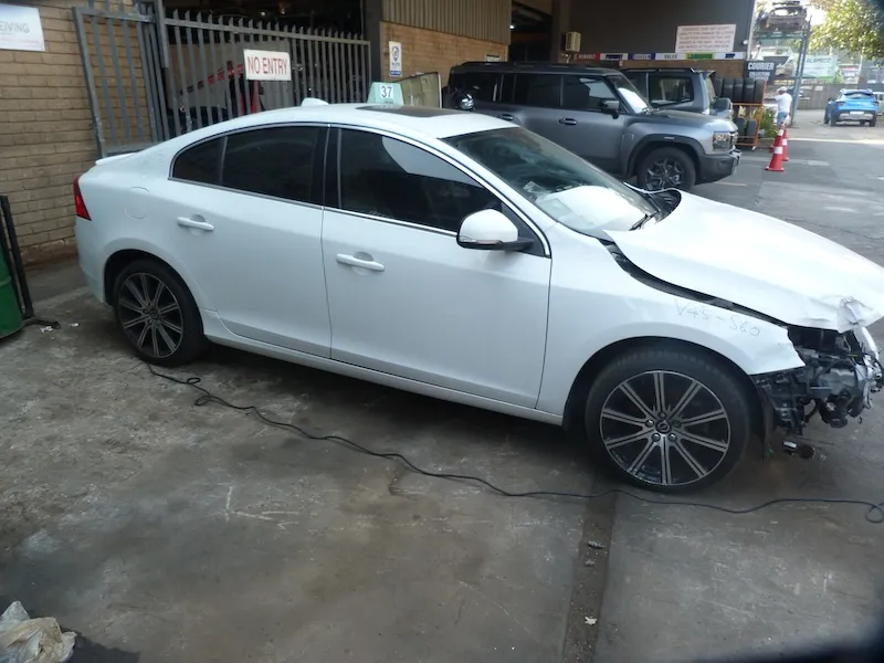 2016 Volvo S60 D4204T view 5