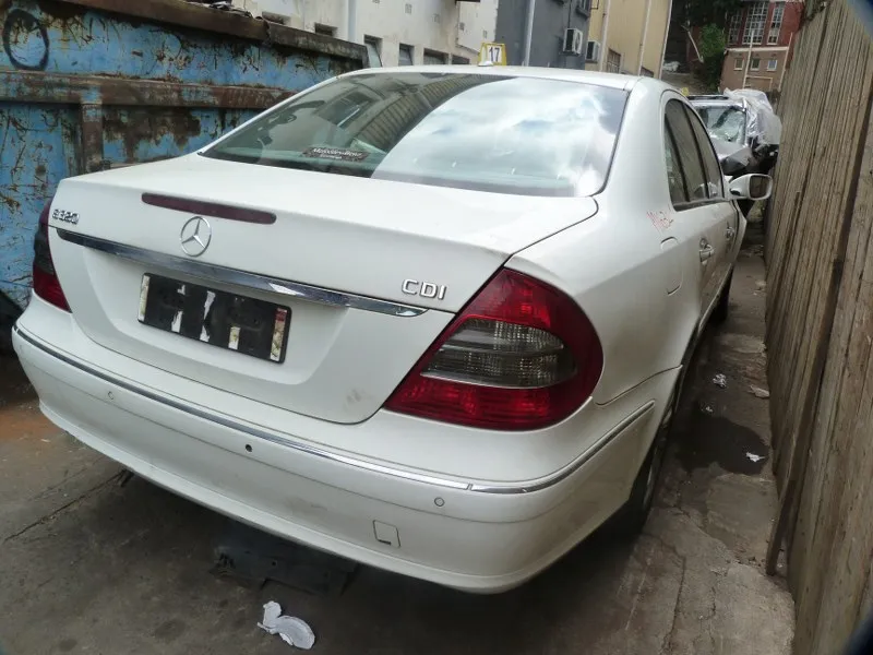 2007 Mercedes-Benz E-Class 642 view 7