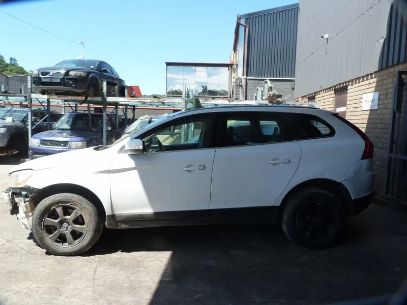 2010 Volvo XC60 D5244T view 4