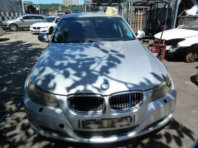 2009 BMW 3 Series  view 2