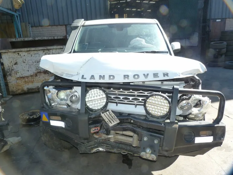 2013 Land Rover Discovery 4  view 2