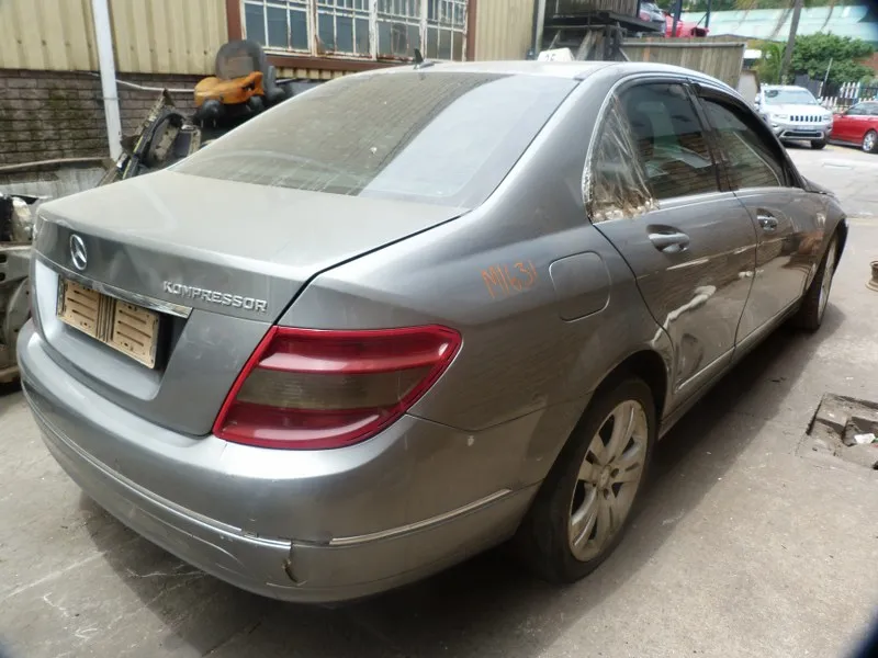 2009 Mercedes-Benz C-Class 271 view 7