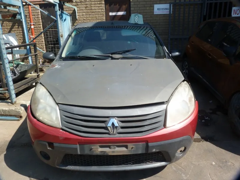 2011 Renault Sandero  view 2