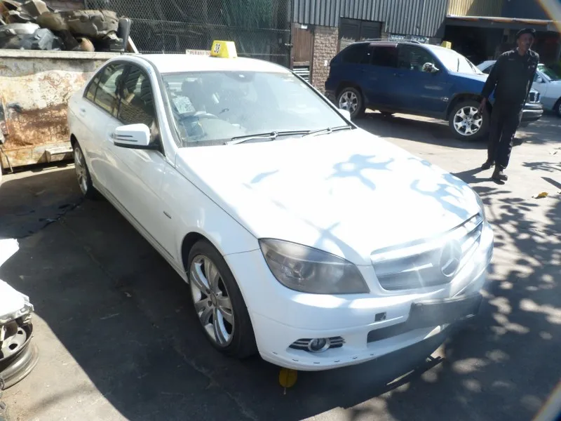 2011 Mercedes-Benz C-Class 2718 view 6