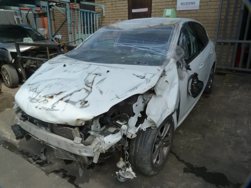 2014 Peugeot 208 10FH view 4