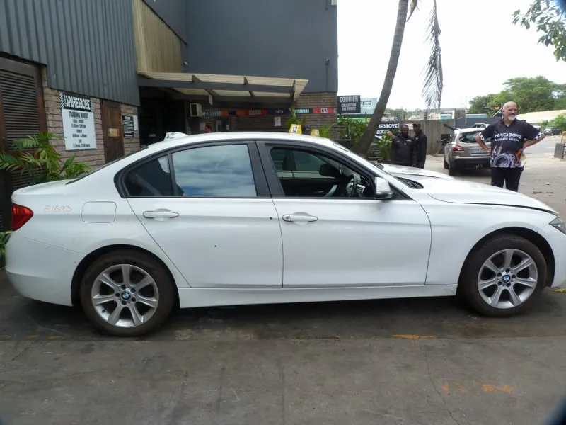 2013 BMW 3 Series N20 view 5
