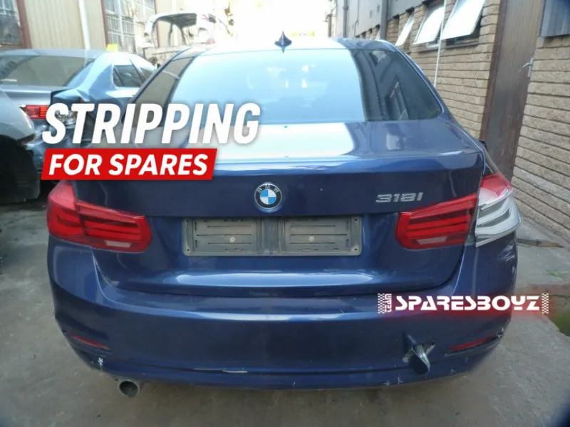 2015 BMW 3 Series view 4