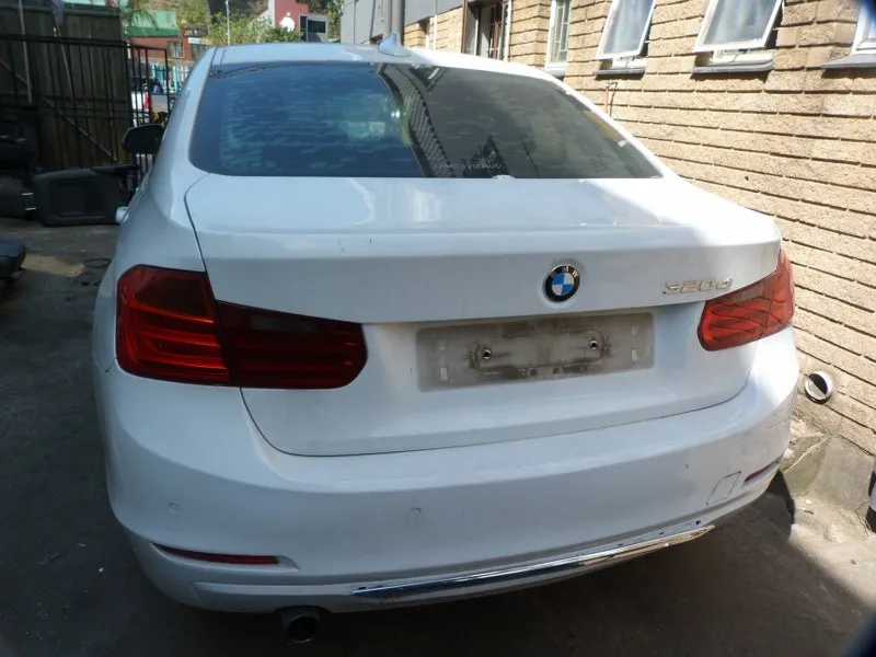 2012 BMW 3 Series N47N view 4