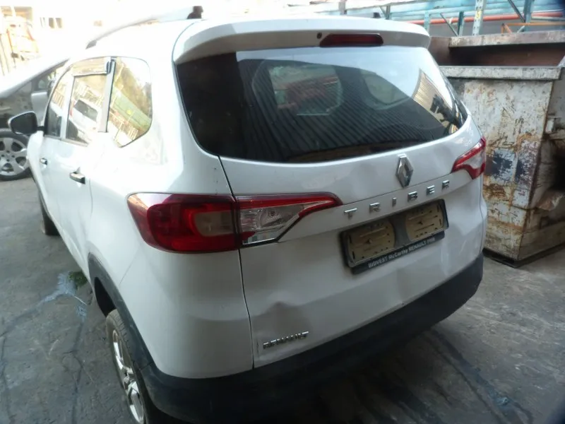 2022 Renault Triber view 3