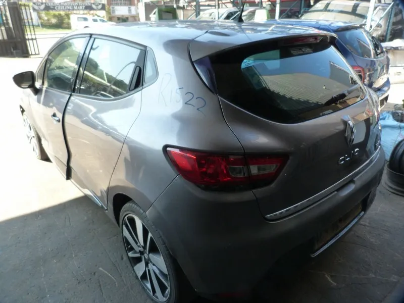 2016 Renault Clio view 2