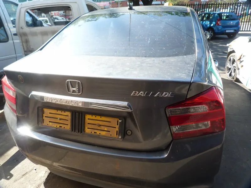 2012 Honda Ballade view 4