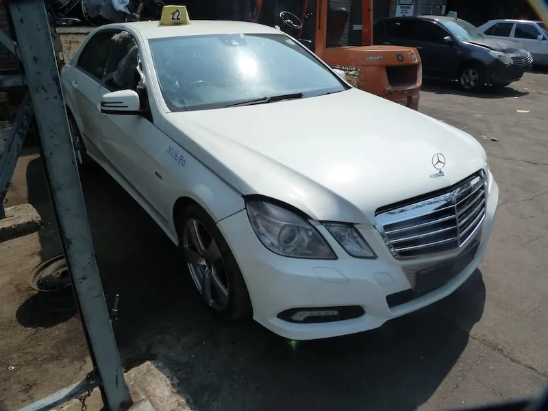 2010 Mercedes-Benz E-Class  view 4