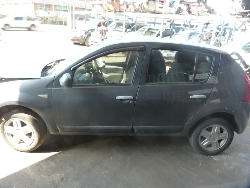 2012 Renault Sandero thumbnail 3