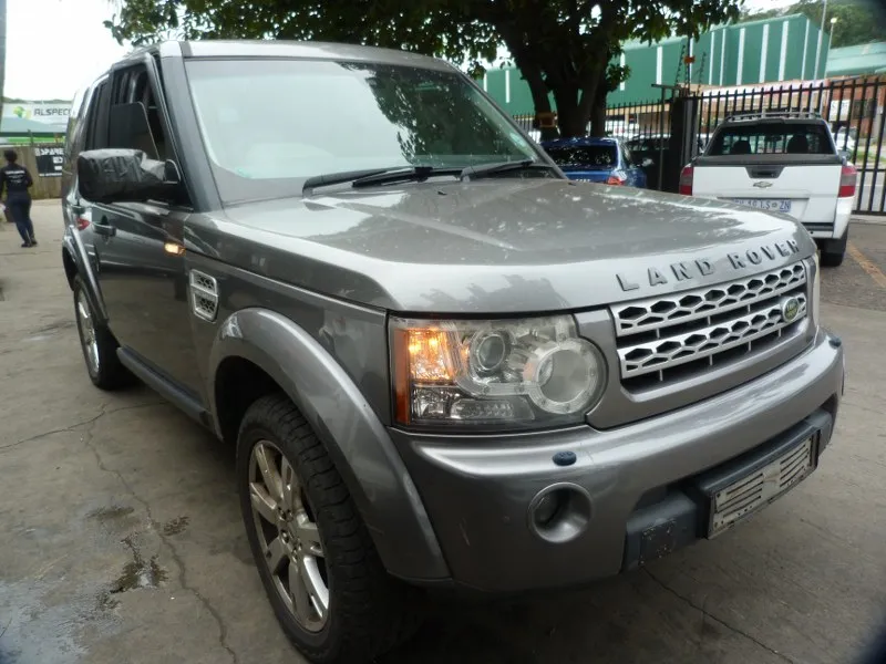 2010 Land Rover Discovery 4  view 3