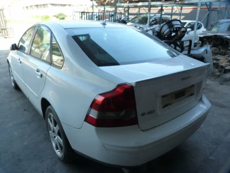 2004 Volvo S40 B5254T3 view 6