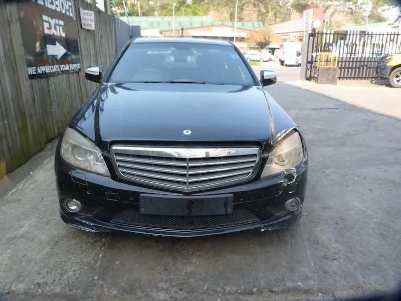 2009 Mercedes-Benz C-Class  view 2