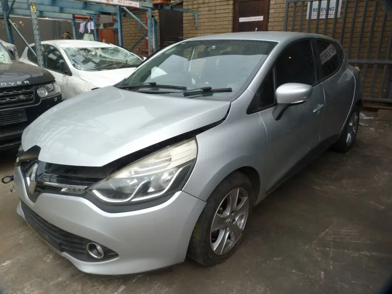 2016 Renault Clio view 2