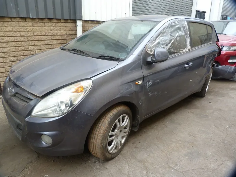 2012 Hyundai i20 G4FC view 4