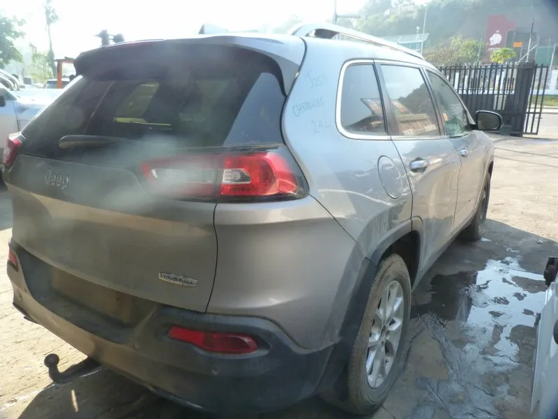 2014 Jeep Cherokee  view 8