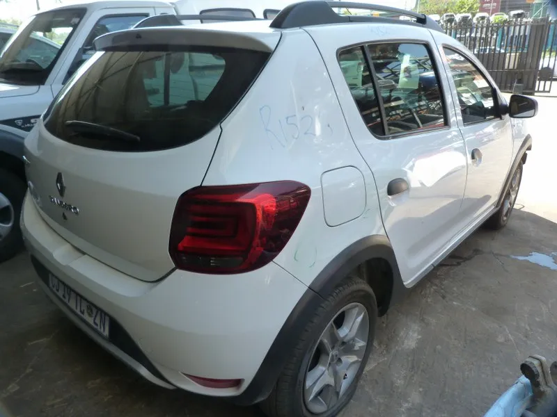 2017 Renault Sandero view 5