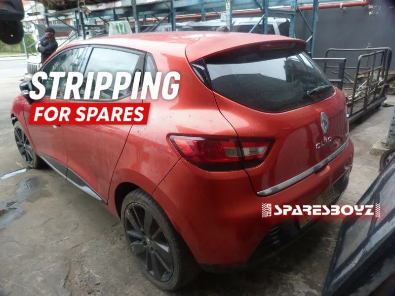 2013 Renault Clio H4B view 4